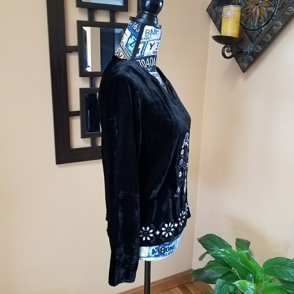 BLACK CRUSHED VELVET TOP WHITE FLORAL EMBROIDERY - Picture 6 of 8